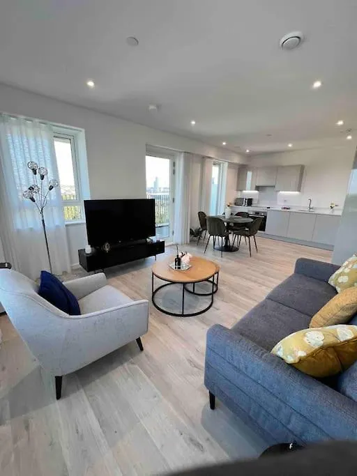 Stylish 2-Bed Flat Canning Town contacts