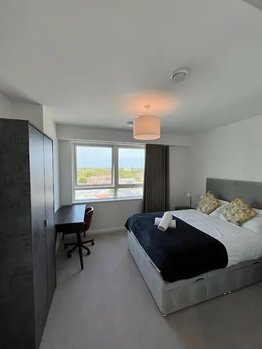Stylish 2-Bed Flat Canning Town London
