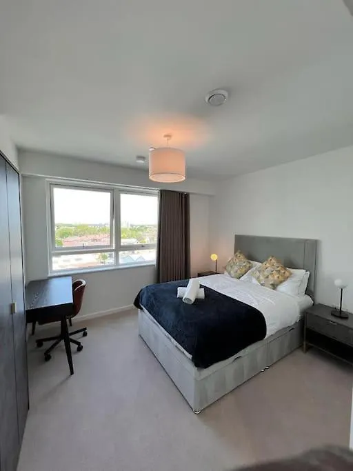 Stylish 2-Bed Flat Canning Town London 0*,