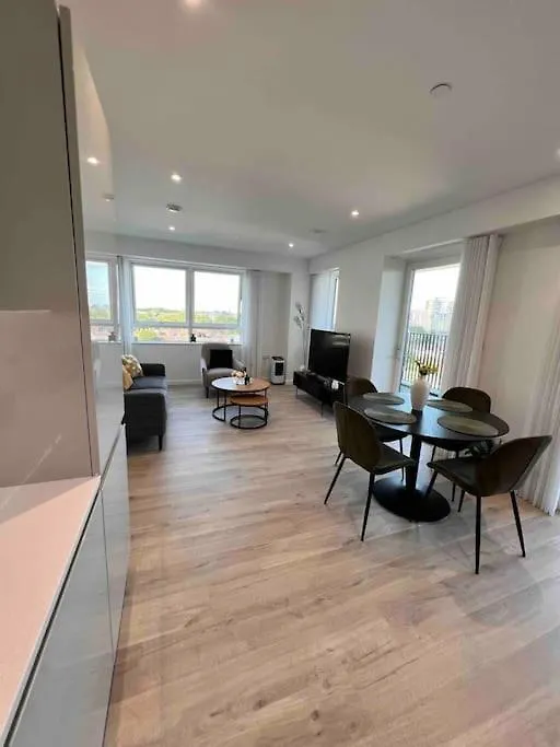 Stylish 2-Bed Flat Canning Town London Apartment